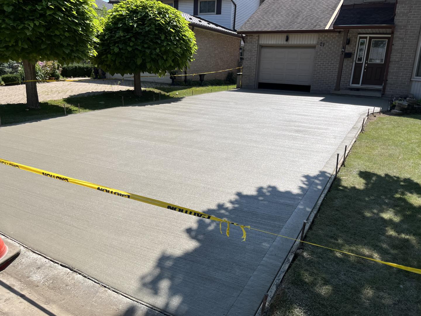 Modern backyard patio with stamped concrete by Moussa Concrete in London Ontario